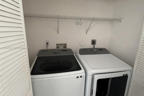 Touwnhouse à louer à Miami, Floride: 3 chambres, 138.42 m2 № 2003850 - photo 9