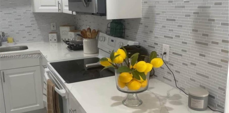 Touwnhouse à Miami, Floride 3 chambres, 138.42 m2 № 2003850