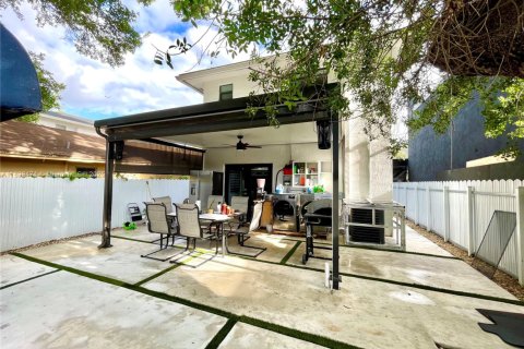 House in Miami, Florida 4 bedrooms, 127.93 sq.m. № 1828318 - photo 12