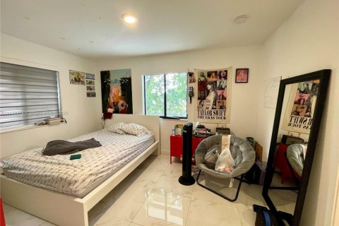 House in Miami, Florida 4 bedrooms, 127.93 sq.m. № 1828318 - photo 5