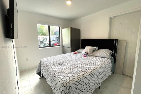 House in Miami, Florida 4 bedrooms, 127.93 sq.m. № 1828318 - photo 3