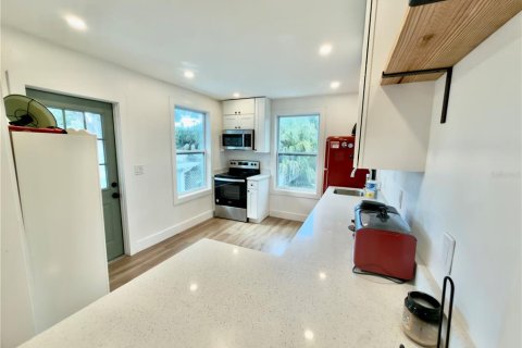 Apartment in Saint Petersburg, Florida 3 bedrooms, 92.9 sq.m. № 2207736 - photo 6