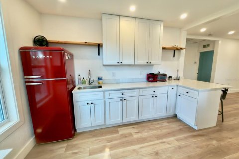 Apartment in Saint Petersburg, Florida 3 bedrooms, 92.9 sq.m. № 2207736 - photo 8