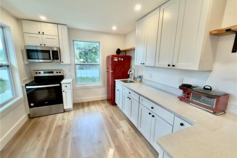 Apartment in Saint Petersburg, Florida 3 bedrooms, 92.9 sq.m. № 2207736 - photo 7