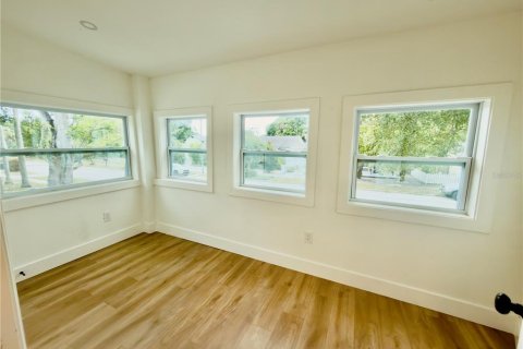 Apartment in Saint Petersburg, Florida 3 bedrooms, 92.9 sq.m. № 2207736 - photo 12