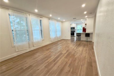 Apartment in Saint Petersburg, Florida 3 bedrooms, 92.9 sq.m. № 2207736 - photo 5