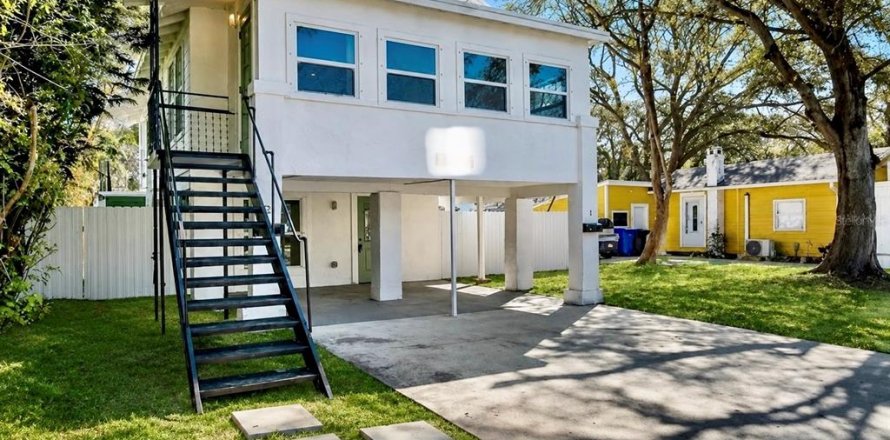 Apartment in Saint Petersburg, Florida 3 bedrooms, 92.9 sq.m. № 2207736