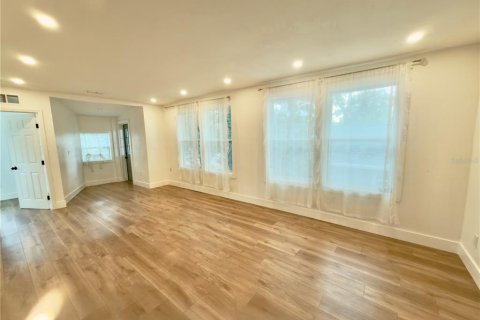 Apartment in Saint Petersburg, Florida 3 bedrooms, 92.9 sq.m. № 2207736 - photo 3