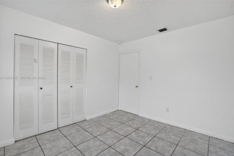 House in Cutler Bay, Florida 4 bedrooms, 202.53 sq.m. № 2046786 - photo 23