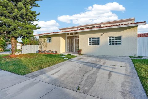 House in Cutler Bay, Florida 4 bedrooms, 202.53 sq.m. № 2046786 - photo 7