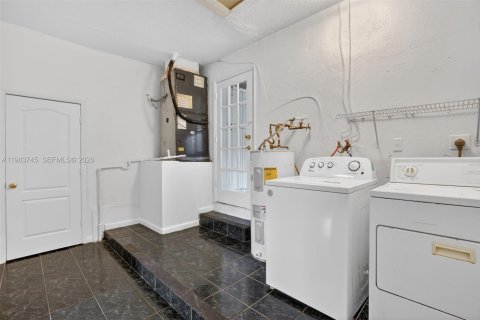 House in Cutler Bay, Florida 4 bedrooms, 202.53 sq.m. № 2046786 - photo 20