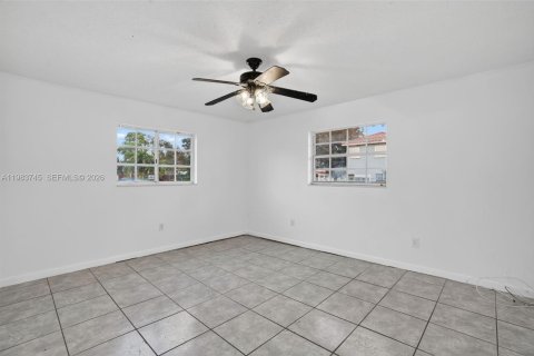 House in Cutler Bay, Florida 4 bedrooms, 202.53 sq.m. № 2046786 - photo 24