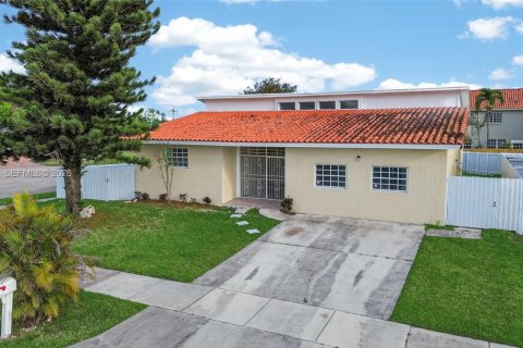 House in Cutler Bay, Florida 4 bedrooms, 202.53 sq.m. № 2046786 - photo 2