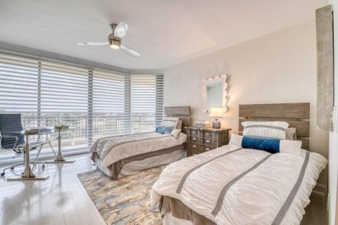 Condo in Juno Beach, Florida, 3 bedrooms № 2242319 - photo 20