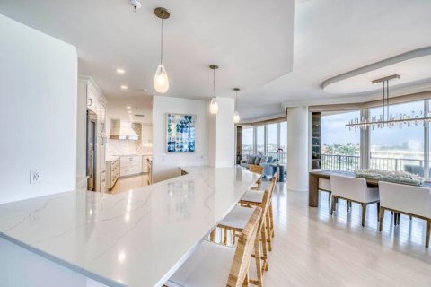 Condo in Juno Beach, Florida, 3 bedrooms № 2242319 - photo 11