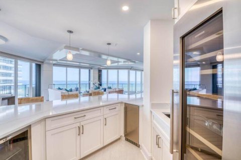 Condo in Juno Beach, Florida, 3 bedrooms № 2242319 - photo 9