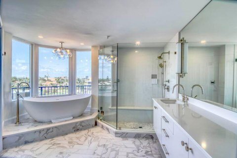Condo in Juno Beach, Florida, 3 bedrooms № 2242319 - photo 17