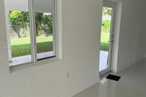 House in Miami, Florida 3 bedrooms, 137.77 sq.m. № 1887446 - photo 7
