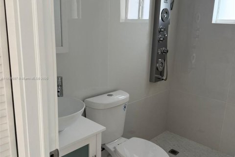 Снять в аренду виллу или дом в Майами, Флорида 3 спальни, 137.77м2, № 1887446 - фото 11