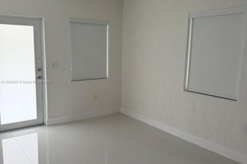 Снять в аренду виллу или дом в Майами, Флорида 3 спальни, 137.77м2, № 1887446 - фото 17