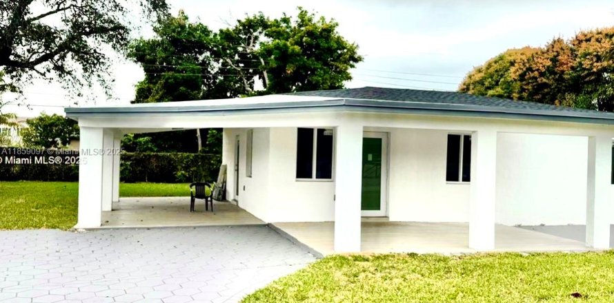 House in Miami, Florida 3 bedrooms, 137.77 sq.m. № 1887446