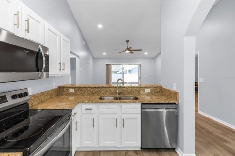 House in Clermont, Florida 3 bedrooms, 116.5 sq.m. № 2220851 - photo 5