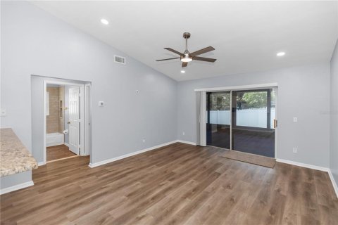 House in Clermont, Florida 3 bedrooms, 116.5 sq.m. № 2220851 - photo 8
