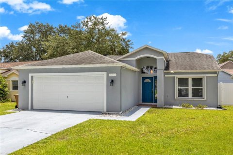 House in Clermont, Florida 3 bedrooms, 116.5 sq.m. № 2220851