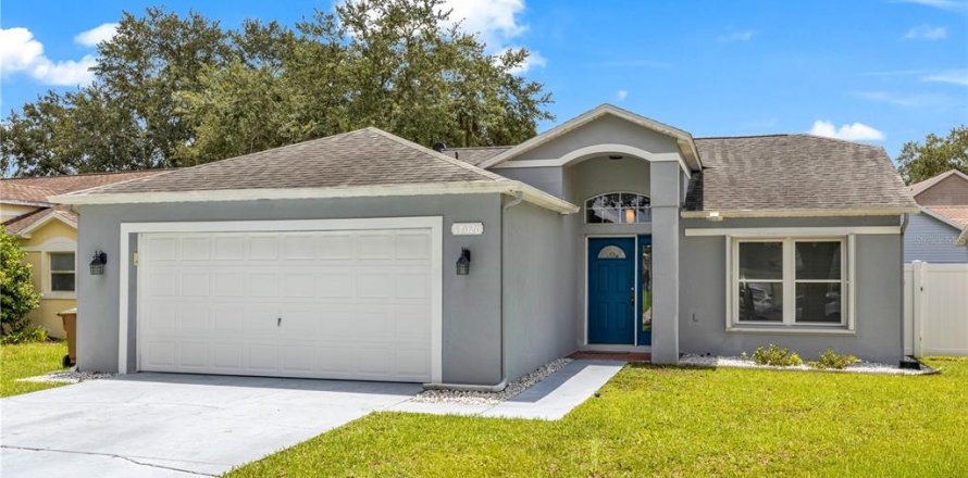 House in Clermont, Florida 3 bedrooms, 116.5 sq.m. № 2220851