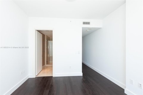 Condo in Miami, Florida, 3 bedrooms  № 1889656 - photo 23