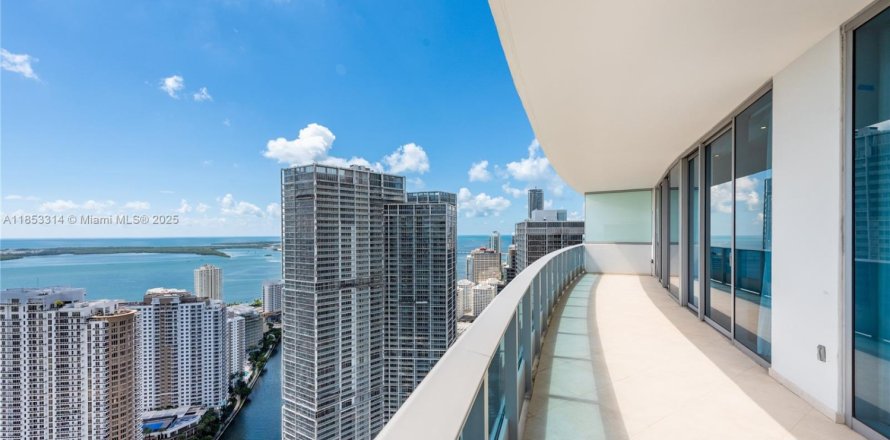 Condo in Miami, Florida, 3 bedrooms  № 1889656