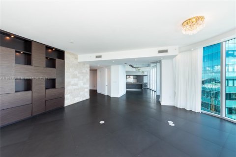 Condo in Miami, Florida, 3 bedrooms  № 1889656 - photo 8