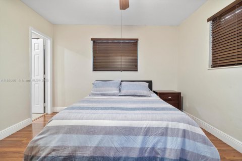 House in Miami Lakes, Florida 5 bedrooms, 218.97 sq.m. № 1889615 - photo 29