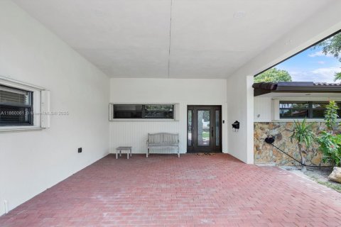 House in Miami Lakes, Florida 5 bedrooms, 218.97 sq.m. № 1889615 - photo 5