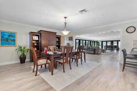 House in Miami Lakes, Florida 5 bedrooms, 218.97 sq.m. № 1889615 - photo 24