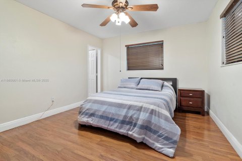 House in Miami Lakes, Florida 5 bedrooms, 218.97 sq.m. № 1889615 - photo 28