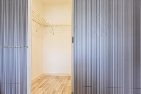 Купить виллу или дом в Майами, Флорида 3 спальни, 157.93м2, № 2080151 - фото 19