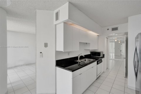 Copropriété à vendre à Sunny Isles Beach, Floride: 2 chambres, 135.64 m2 № 1979705 - photo 12