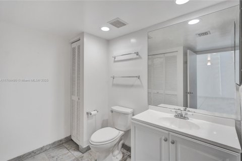 Copropriété à vendre à Sunny Isles Beach, Floride: 2 chambres, 135.64 m2 № 1979705 - photo 24
