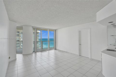 Copropriété à vendre à Sunny Isles Beach, Floride: 2 chambres, 135.64 m2 № 1979705 - photo 2