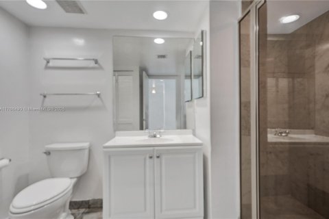 Copropriété à vendre à Sunny Isles Beach, Floride: 2 chambres, 135.64 m2 № 1979705 - photo 23