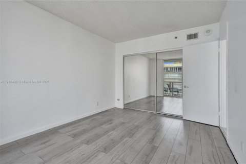 Copropriété à vendre à Sunny Isles Beach, Floride: 2 chambres, 135.64 m2 № 1979705 - photo 21