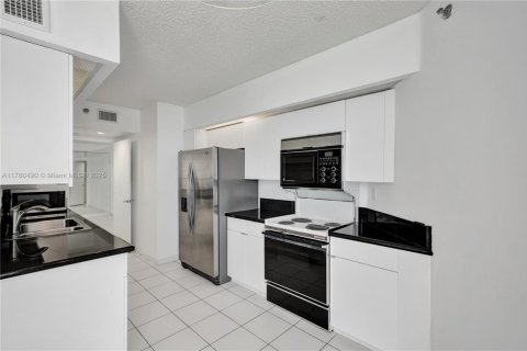 Copropriété à vendre à Sunny Isles Beach, Floride: 2 chambres, 135.64 m2 № 1979705 - photo 11