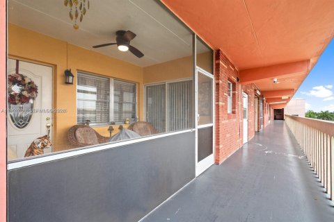 Condo in Hallandale Beach, Florida, 1 bedroom № 2008168 - photo 5