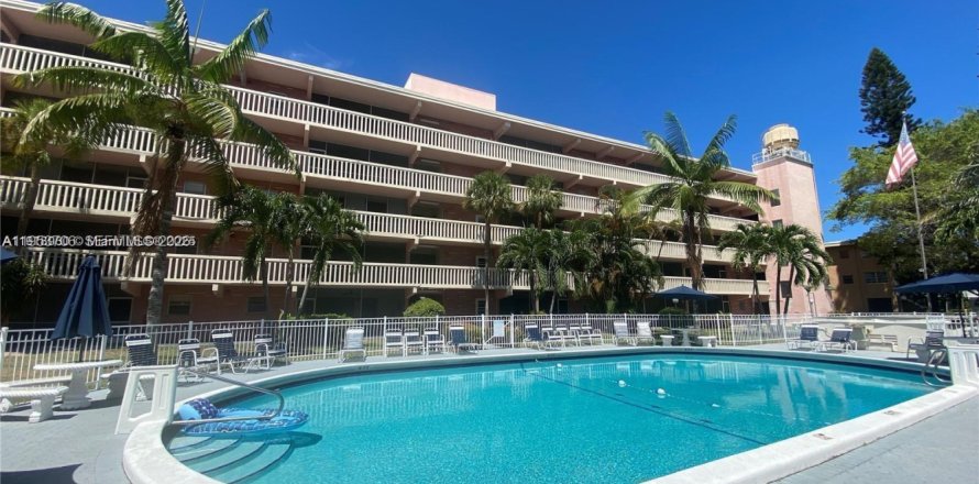Condo in Hallandale Beach, Florida, 1 bedroom № 2008168