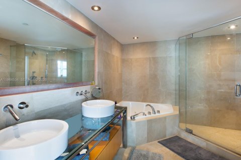 Снять в аренду кондоминиум в Майами-Бич, Флорида 2 спальни, 120.77м2, № 2045737 - фото 12