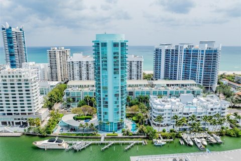 Condo in Miami Beach, Florida, 2 bedrooms  № 2045737 - photo 19