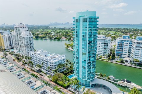 Condo in Miami Beach, Florida, 2 bedrooms  № 2045737 - photo 20