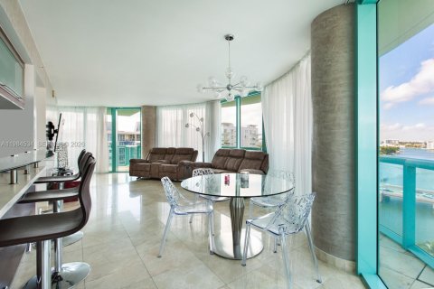 Снять в аренду кондоминиум в Майами-Бич, Флорида 2 спальни, 120.77м2, № 2045737 - фото 6