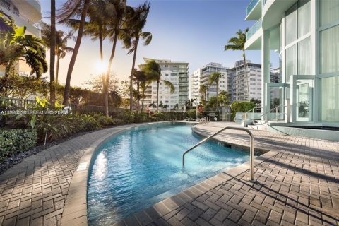 Condo in Miami Beach, Florida, 2 bedrooms  № 2045737 - photo 17